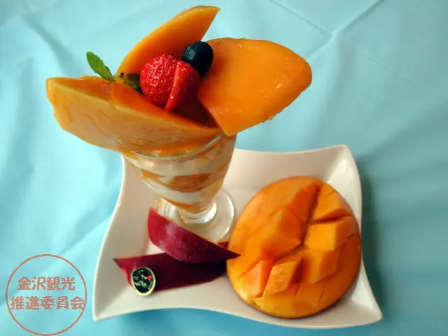 太陽のたまごパフェ　むらはた