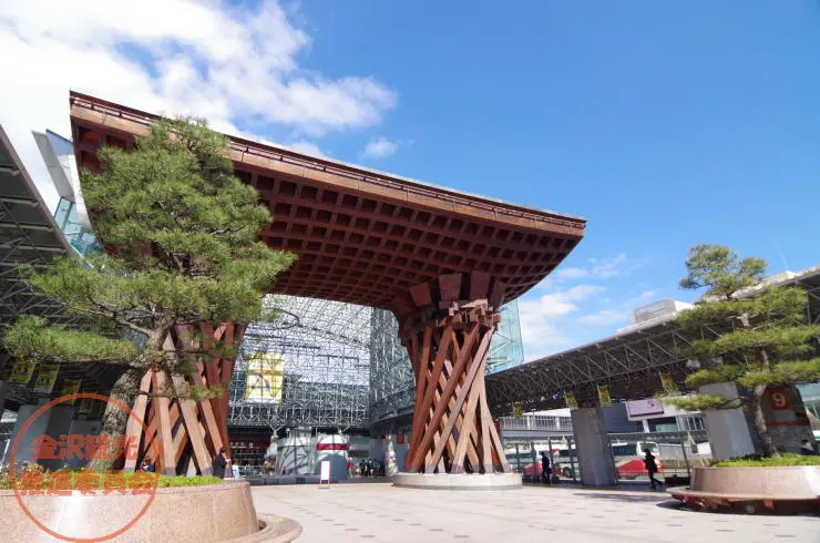 金沢駅前　鼓門